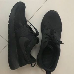 New Roshe Run Nike Sneakers